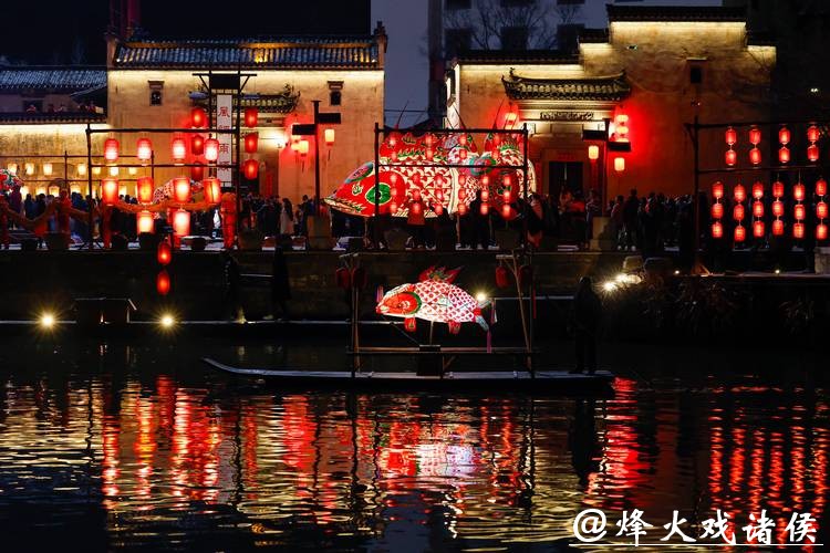 华灯映水巷，年味满角里，千年古镇朱家角喊你快来过大年！