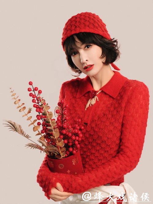 吴昕晒新年大片化身玫瑰女郎明艳动人