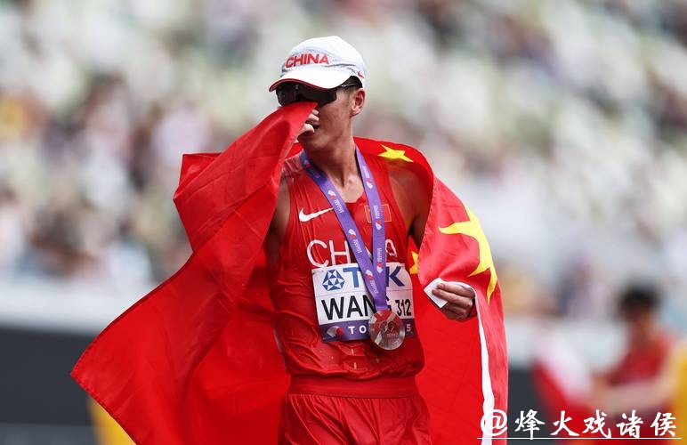 中国选手王朝朝田径世锦赛男子20公里竞走摘银 中国选手王朝朝田径世锦赛男子20公里竞走摘银