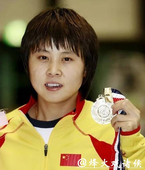 感动。王濛见证中国队失利泪水闪现，恳请外界勿责怪任何运动员